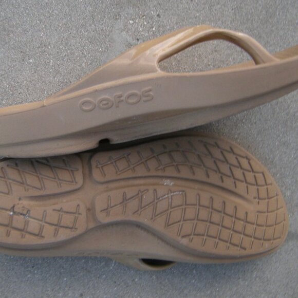 OOFOS Recovery Sandals OoLala Nude Size 10 barely worn - Picture 6 of 6